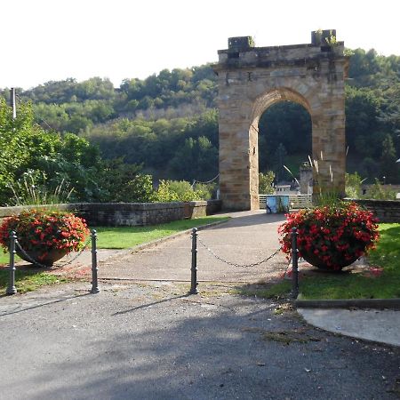 فندق Le Pont De Livinhac دوكازوفيل المظهر الخارجي الصورة