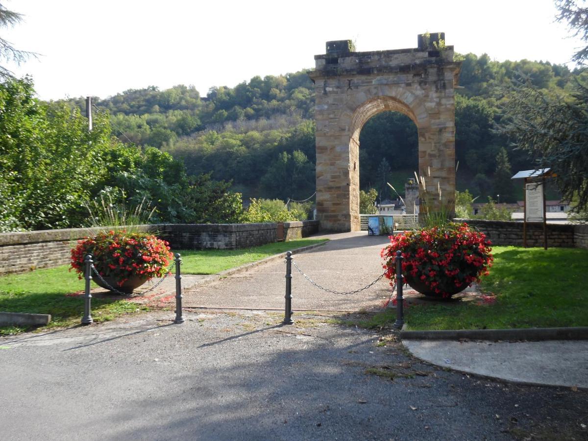 فندق Le Pont De Livinhac دوكازوفيل المظهر الخارجي الصورة