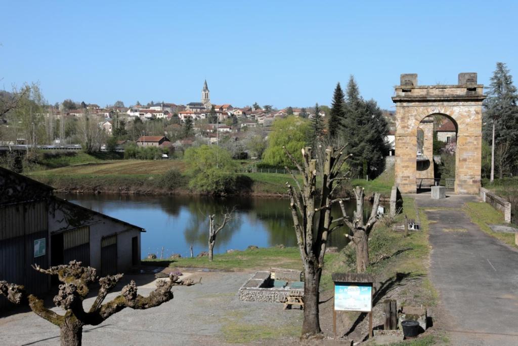 فندق Le Pont De Livinhac دوكازوفيل المظهر الخارجي الصورة